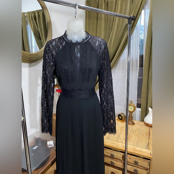 🎄TFNC Lace Maxi Dress - Picture 6 of 9